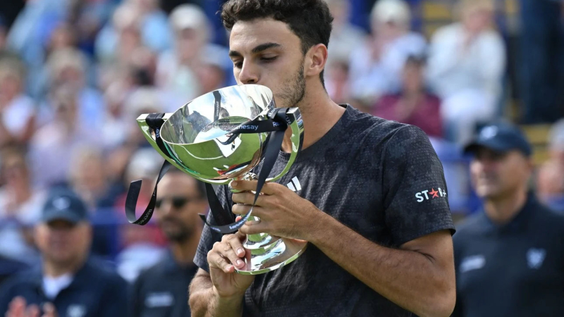 Cerúndolo directo a la historia: salió campeón en Eastbourne