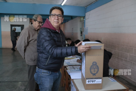 Gustavo votando.jfif