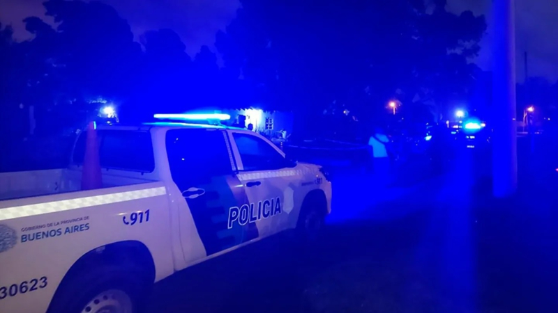 Escapaba de un control policial en una moto robada y murió tras chocar contra un patrullero