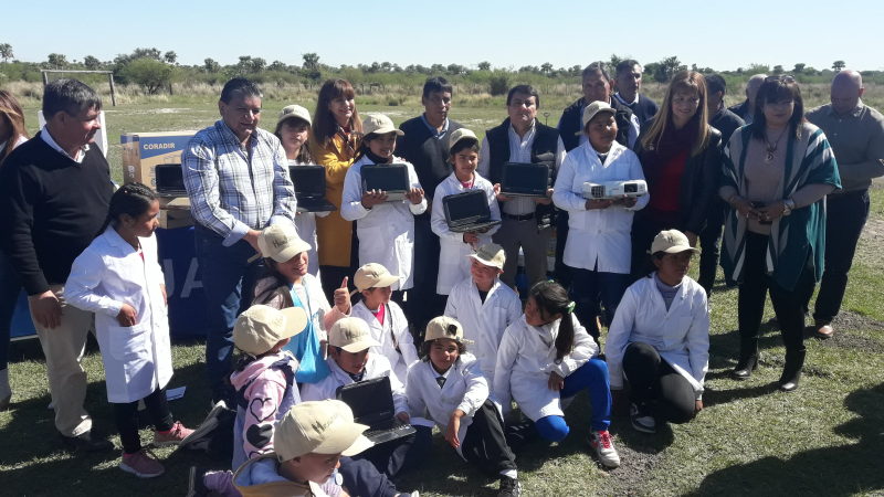 Donaciones de Renatre a una escuela rural y una EFA de Basail