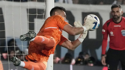 Otra vez Chiquito Romero fue el héroe en los penales y Boca está en cuartos de final