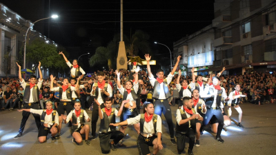 Con desfile de carrozas, comenzaron los festejos por el Día de Estudiante