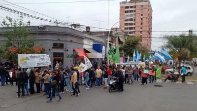 Estatales chaqueños marcharon en defensa de los pases a planta