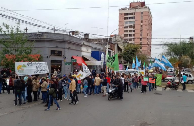 Estatales chaqueños marcharon en defensa de los pases a planta