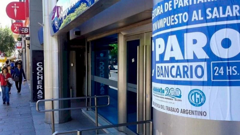 Tres bancos realizarán un paro de 24 horas este viernes