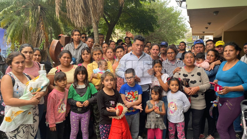 Reclamo contra desalojo de cientos de familias en Fontana