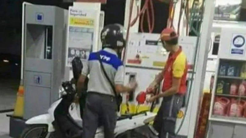 El arquitecto chaqueño que es viral por contestarle a Milei una noticia falsa sobre el combustible