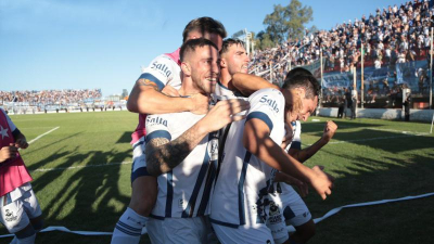 Juventud Antoniana venció a Peñarol y se salvó del descenso