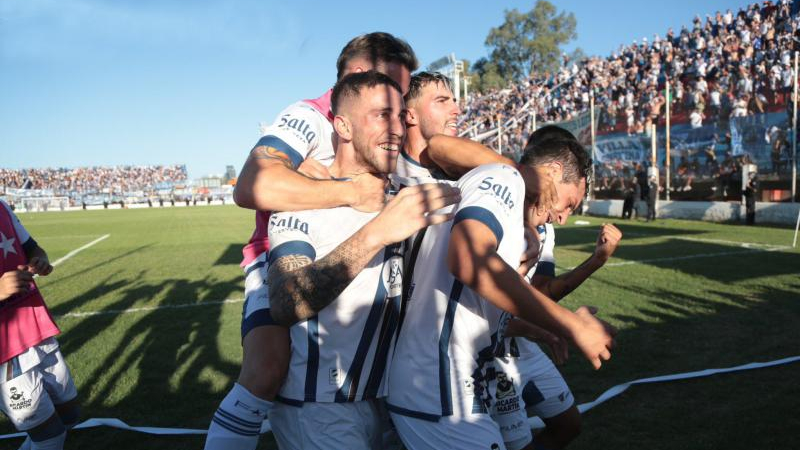 Juventud Antoniana venció a Peñarol y se salvó del descenso