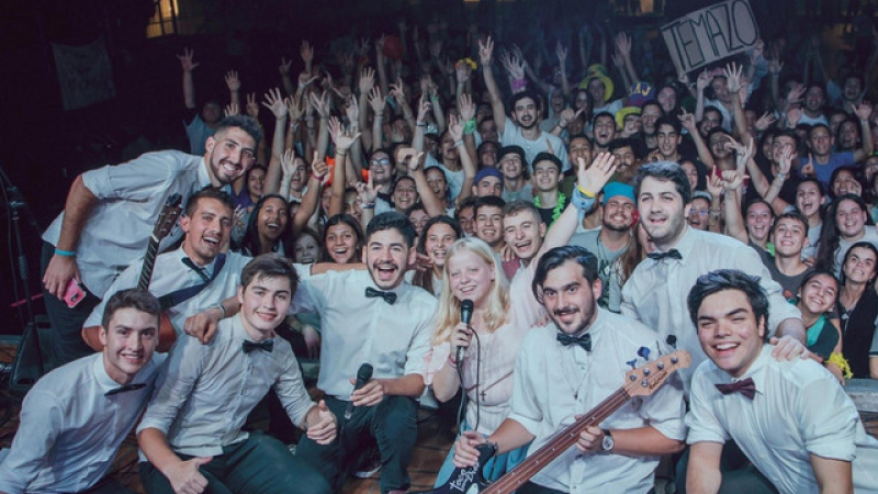 La banda de cumbia católica que causa furor en todas las redes sociales