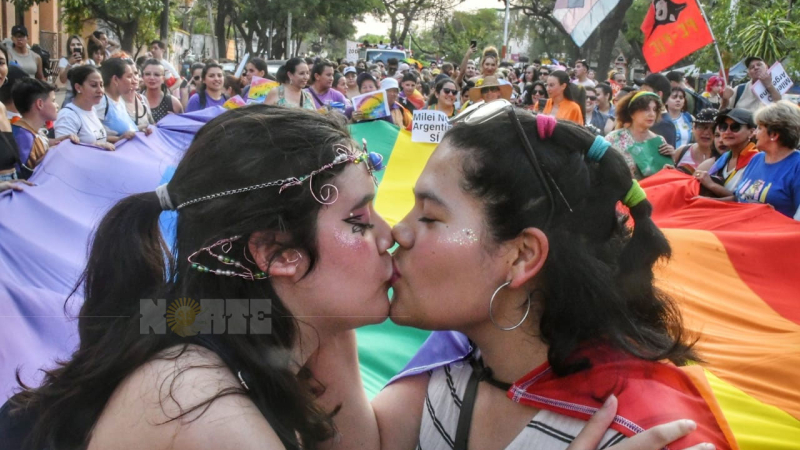 Resistencia tuvo su colorida marcha del Orgullo