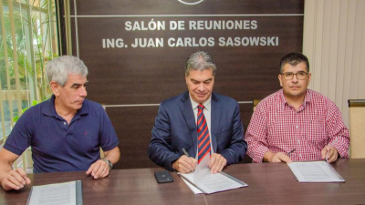 Capitanich firmó el contrato de obra para pavimentar la ruta 15