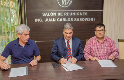 Capitanich firmó el contrato de obra para pavimentar la ruta 15