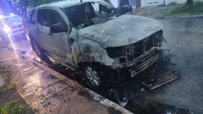 Una camioneta se prendió fuego en el centro de Resistencia: sospechan que fue intencional