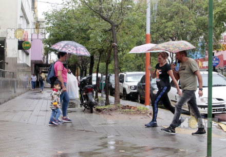 lluvia Resistencia paraguas.JPG
