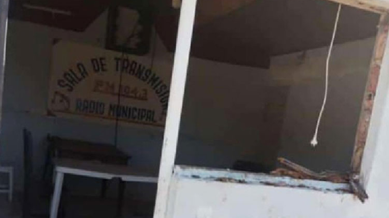 Robaron equipos de la radio del Municipio de Napenay