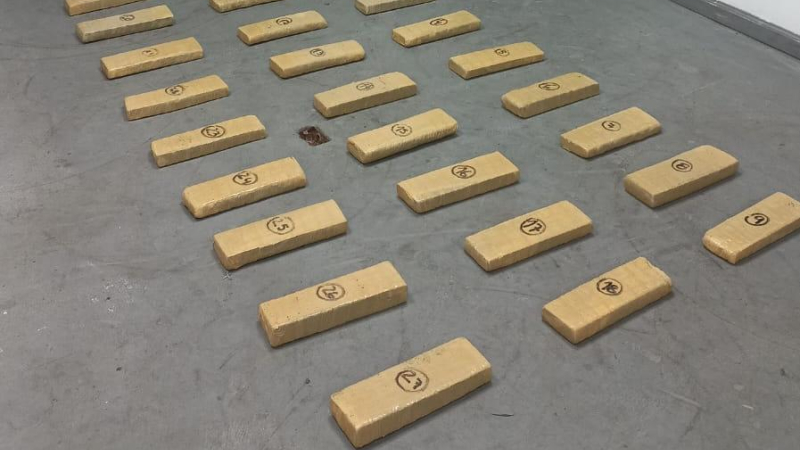 Viajaba con más de 19 kilos de marihuana pero lo descubrieron y quedó detenido