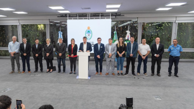 "Vamos a dejar atrás el tiempo de despilfarro", dijo Zdero al anunciar el plan de ajuste del gasto