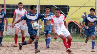 Resistencia Central hizo pie en el barro y pasó cómodo a semifinales
