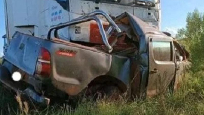 Fallecen ocupantes de camioneta embestida por camión en Santo Tomé