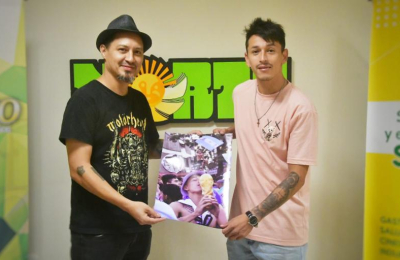 Se encontraron por redes sociales: la historia detrás de la imagen especial