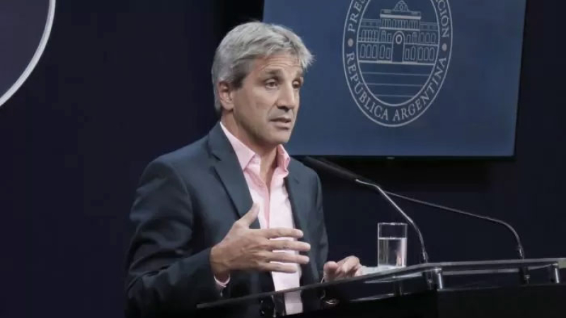 "Tenga la dignidad de permanecer callada": la durísima respuesta de Luis Caputo a Cristina Kirchner