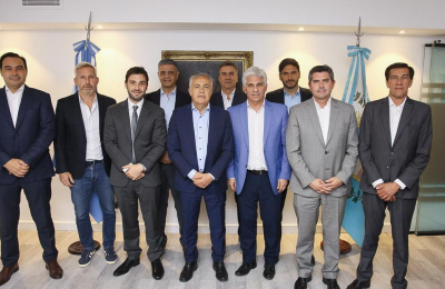 Gobernadores "dialoguistas" se reúnen para restablecer el diálogo con Milei
