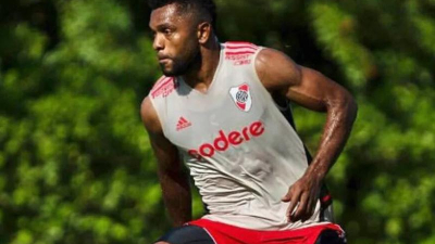 Martín Demichelis sigue de cerca la evolución del "Colibrí" Borja en River
