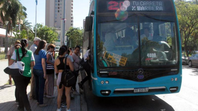 Humo blanco entre empresarios y choferes asegura circulación de colectivos