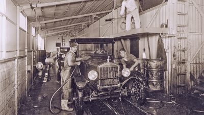 Así se lavaban los autos en 1900