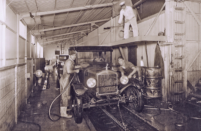 Así se lavaban los autos en 1900