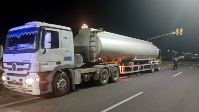 Un camionero fue asaltado por una banda armada disfrazada de federales