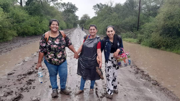 Alumnos y docentes de El Paraje El Colchón.