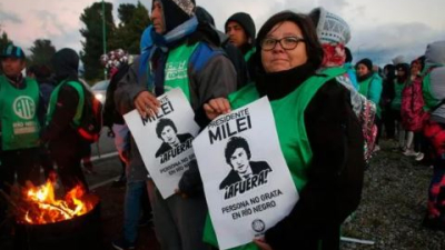 Bariloche: trabajadores de ATE cortan rutas por la presencia de Javier Milei