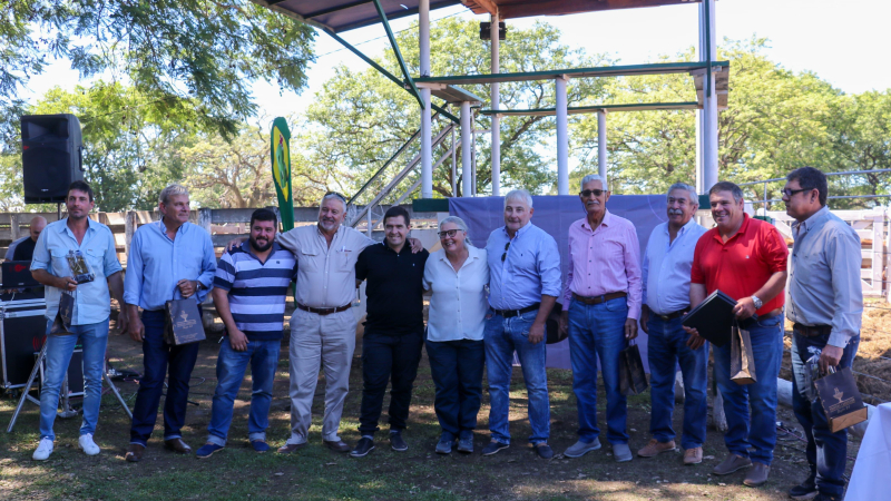 El Gobierno provincial acompañó el remate ganadero en General San Martín