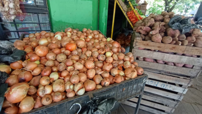 Para llorar: por la suba de precios, un kilo de cebollas sale más caro que dos kilos de papas
