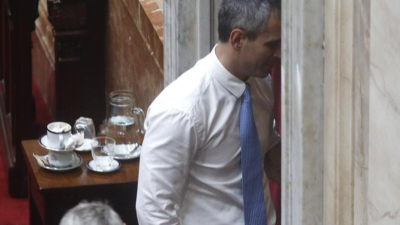 Menem complicado por el escándalo de la "truchada" de votos de la Ley de Bases