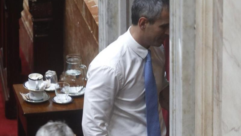 Menem complicado por el escándalo de la "truchada" de votos de la Ley de Bases