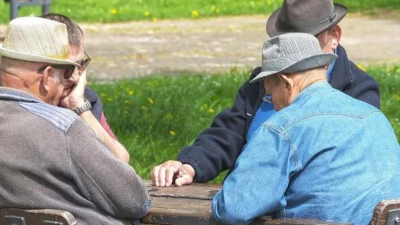 Jubilados llegarán a un mínimo de $260.141 en mayo con un bono de 70.000 pesos