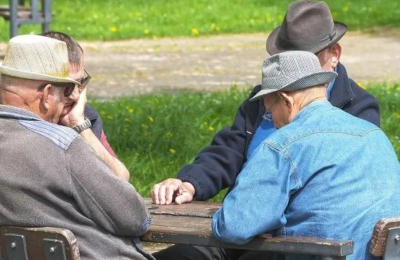 Jubilados llegarán a un mínimo de $260.141 en mayo con un bono de 70.000 pesos