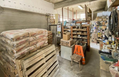 Corralones: en modo subsistencia por el freno en la construcción