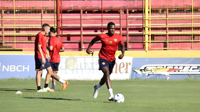 Valencia: "Nos quedan siete finales con Sarmiento"