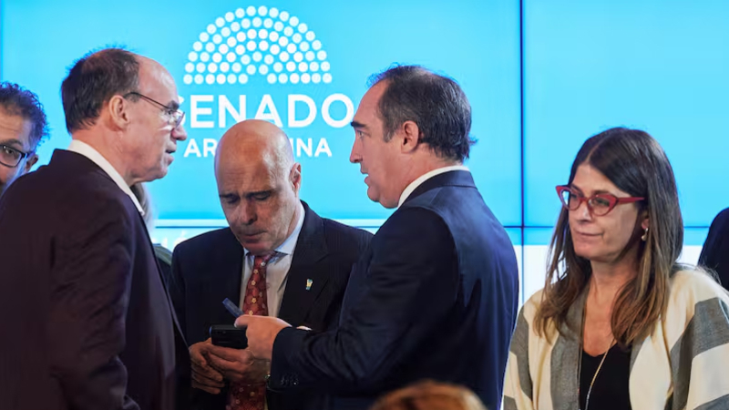 Ley Bases y pacto fiscal: el Gobierno aceptó en el Senado 45 cambios para destrabar los dictámenes