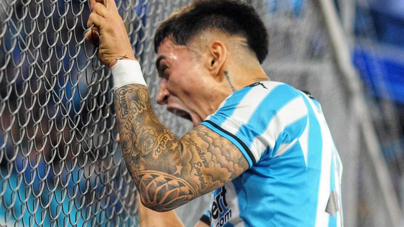 Racing lo ganó con un gol agónico de Santiago Solari y manda en el torneo