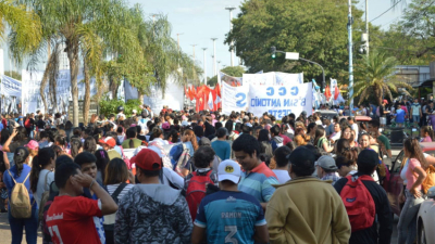 La movilización interprovincial contra la Ley de Bases se hizo sentir en el puente