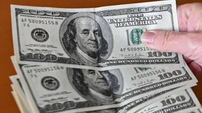 El dólar blue bajó $40 luego de la aprobación de la Ley Bases y el Paquete Fiscal