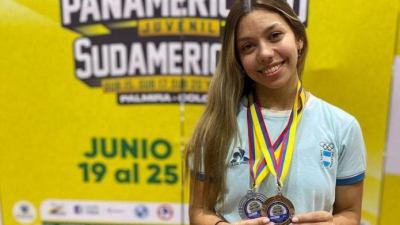 Ludmila Gerzel en el podio del Sudamericano de Colombia