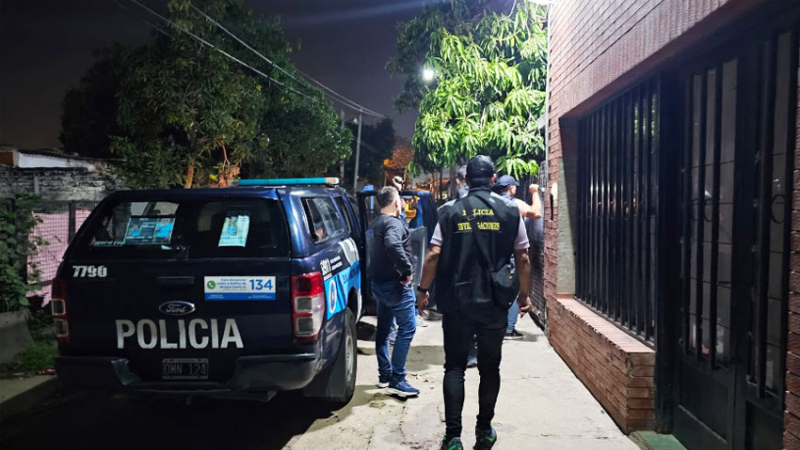 Allanaron en Resistencia los domicilios de una hija y de la exmujer del marino detenido