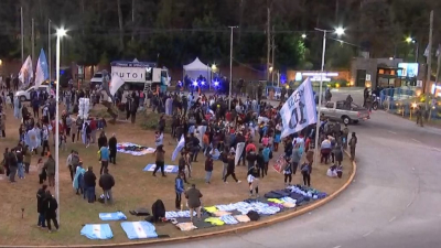 Los hinchas llegan a Ezeiza para recibir a la Selección tras la consagración en la Copa América