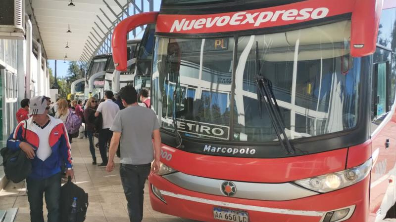 Los viajes turísticos cayeron casi un 50 por ciento